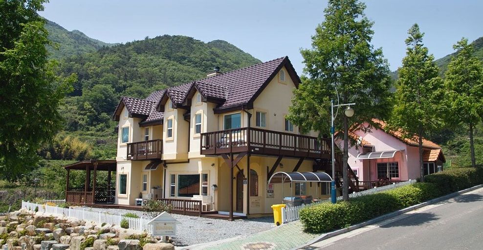 Namhae Bins House Pension, Namhae