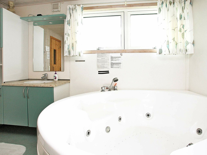 Bathroom, Amazing Holiday Home in Tranekær Syddanmark With Pool, Hjørring