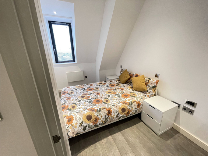 Bedroom 2, Stunning 1-bed Deluxe Apartment in Slough, Slough