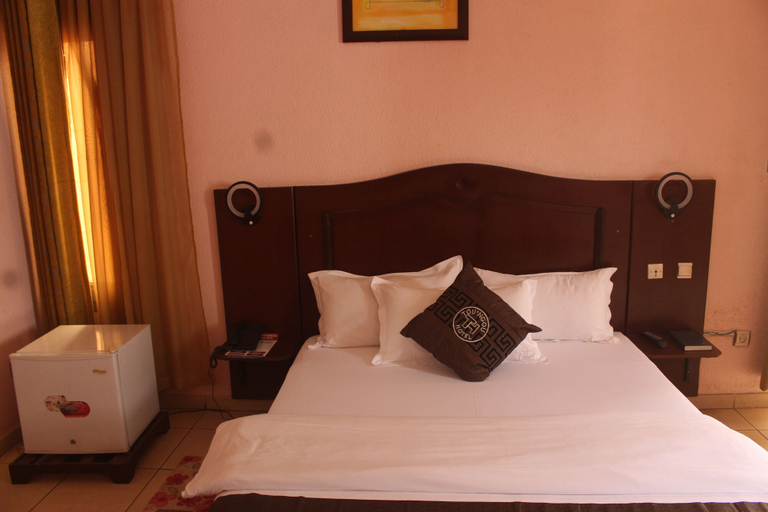 Bedroom 2, Tou'Ngou Hotel, Mfoundi