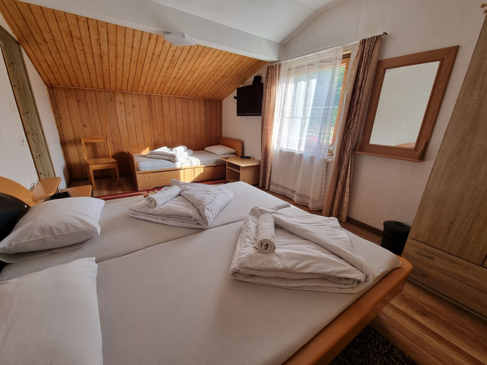 Bedroom 2, Apia House, Zell am See