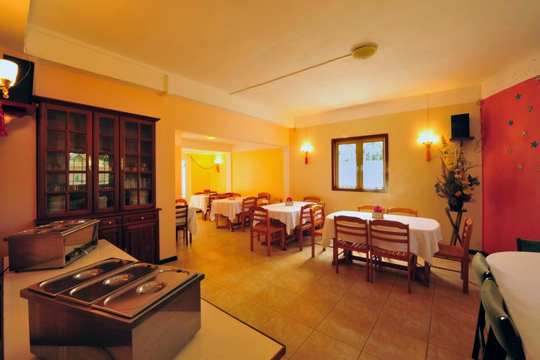 Food & Drinks 5, Rayan Tourist Villa, Black River