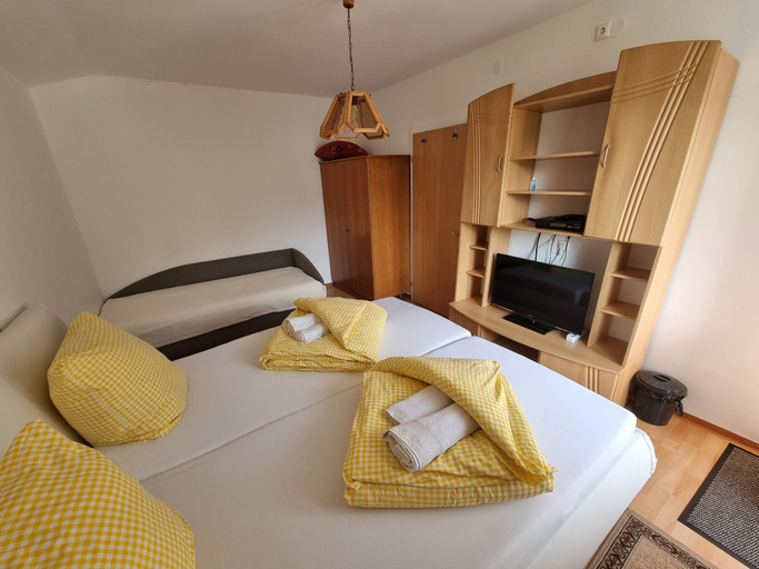 Bedroom 2, Apia House, Zell am See