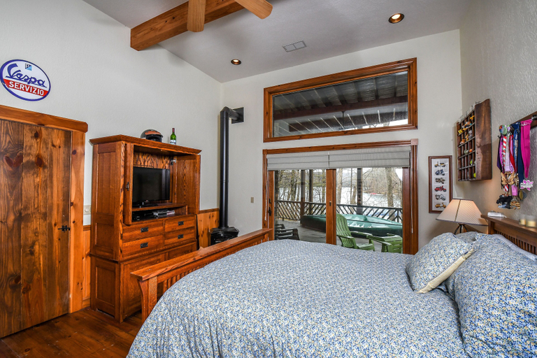Bedroom 2, Camp Boragno, Garrett