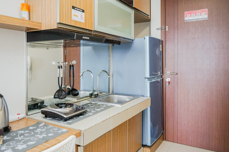 Private kitchen 2, Relax And Simply Studio Apartment At Parkland Avenue, Tangerang Selatan