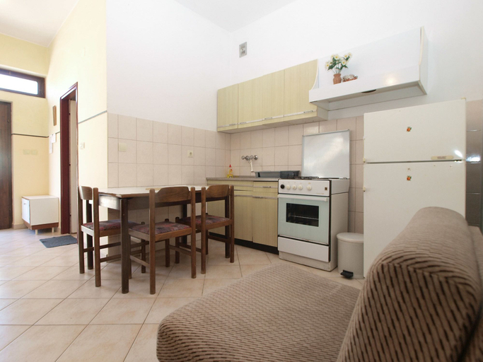 Others 5, Apartment 695, Pula
