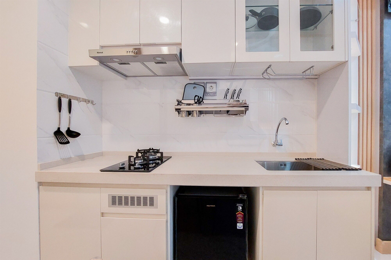 Private kitchen, High Floor And Simply Look Studio At Sky House Bsd Apartment, Tangerang Selatan