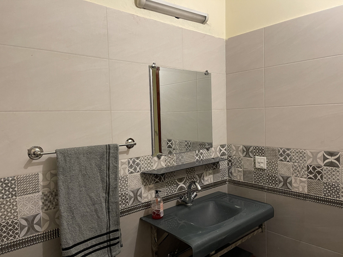 Bathroom 4, 1 Bed House - Sleeps 2 - Pets - Parking - Wifi, Lahore