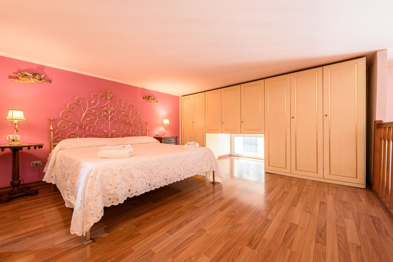 Bedroom 3, Via Melisurgo 23 in Napoli, Napoli
