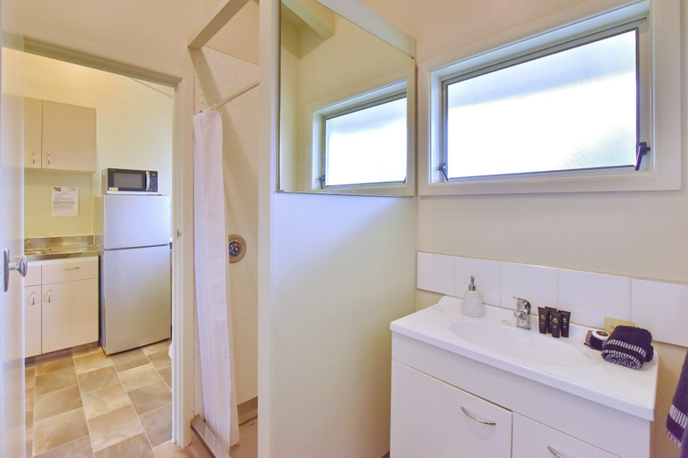 Bathroom 4, Northcote Motor Lodge, Christchurch