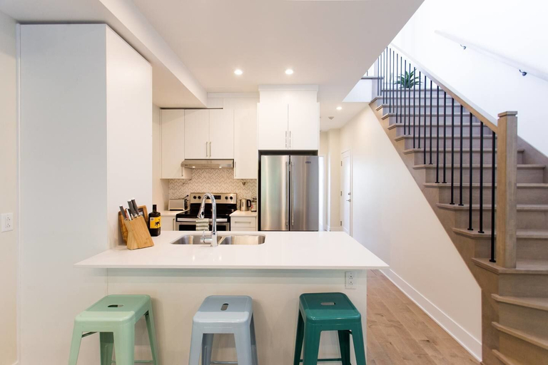 Others 5, Spectacular and Modern Little Italy Penthouse, Montréal