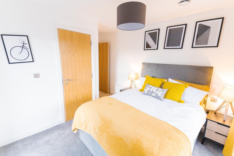Others 3, 2 Bed Apartment Sleeps 4 With Free Parking, Manchester