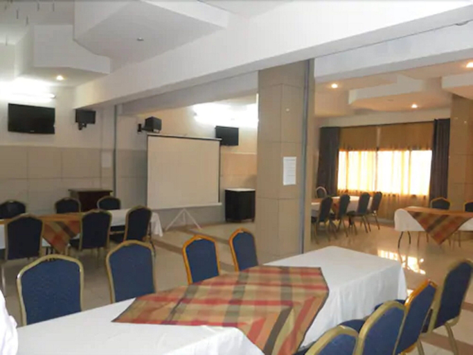 Food & Drinks 5, Tou'Ngou Hotel, Mfoundi
