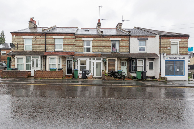 Exterior & Views, Watford General Suites, Hertfordshire