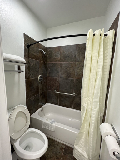 Bathroom 3, Bass Inn - Choke Canyon National Park, Live Oak