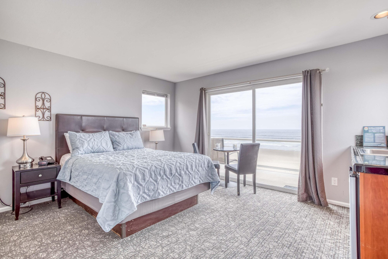 Bedroom 1, Nantucket Inn #5, Lincoln