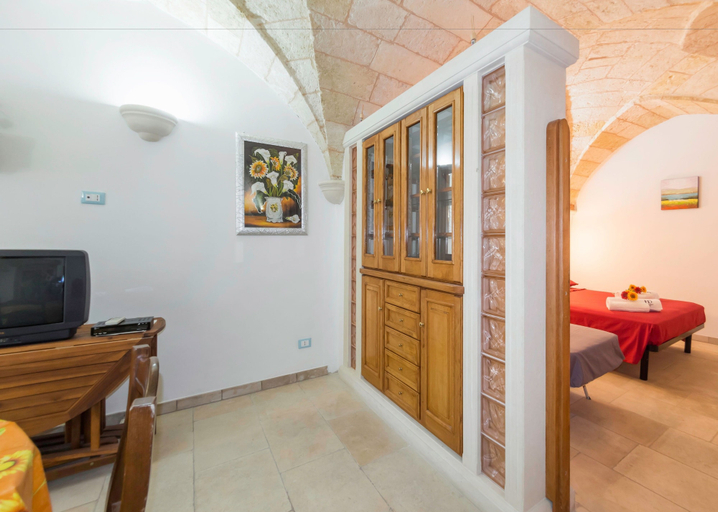 Others 5, House of Cherie, Lecce