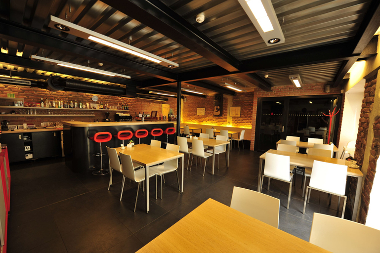 Food & Drinks
