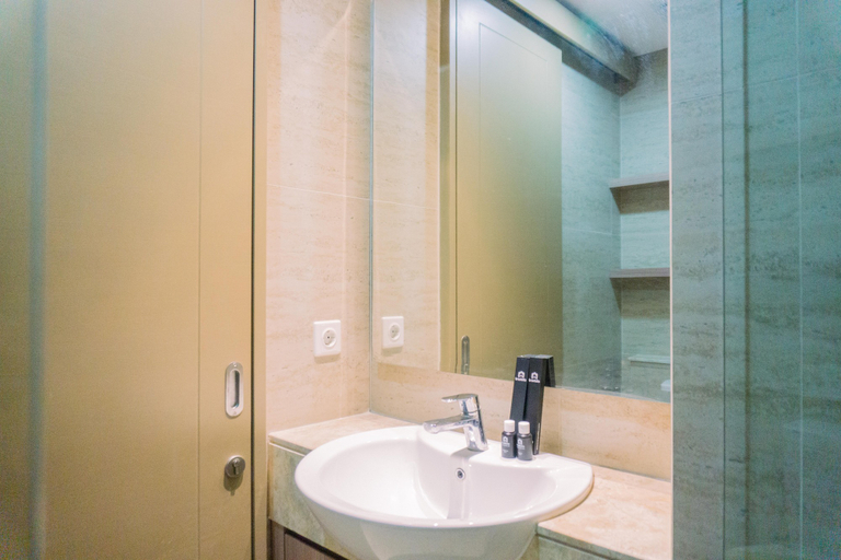 Bathroom 2, Comfort and Nice 2BR at Gold Coast Apartment By Travelio, Jakarta Utara