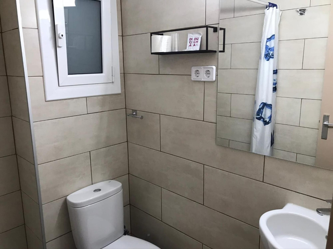Bathroom 4, Hostal Radio, Barcelona