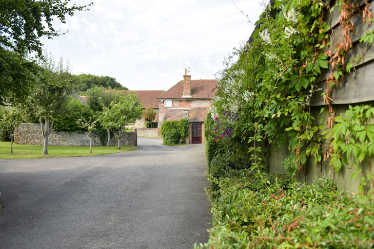 Exterior & Views 2, Selden Farm B&B, West Sussex
