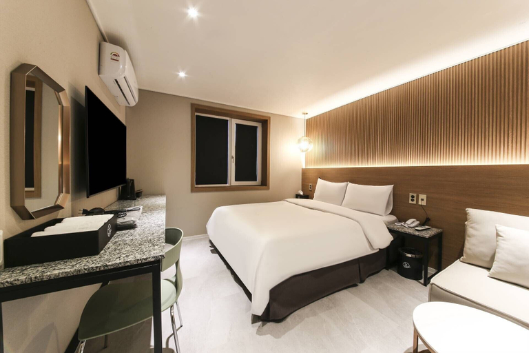 Bedroom 5, Hotel Bom, Gunsan