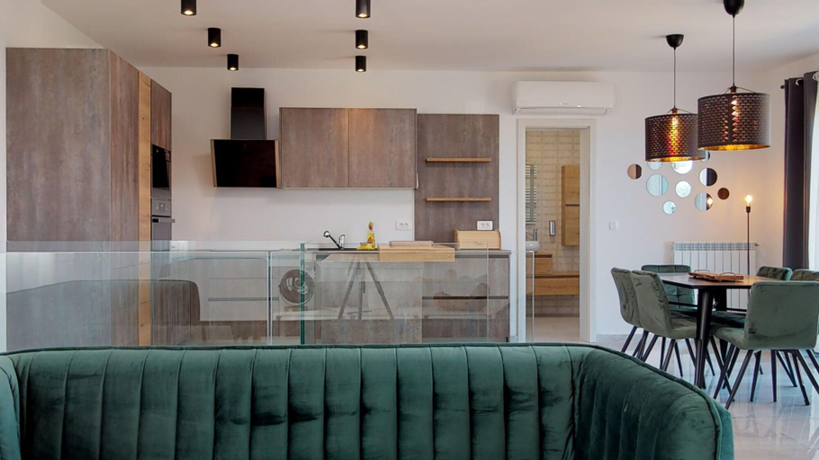 Others 5, 3 Bed Flat - Sleeps 6 - Garden - Parking - Wifi, Raša