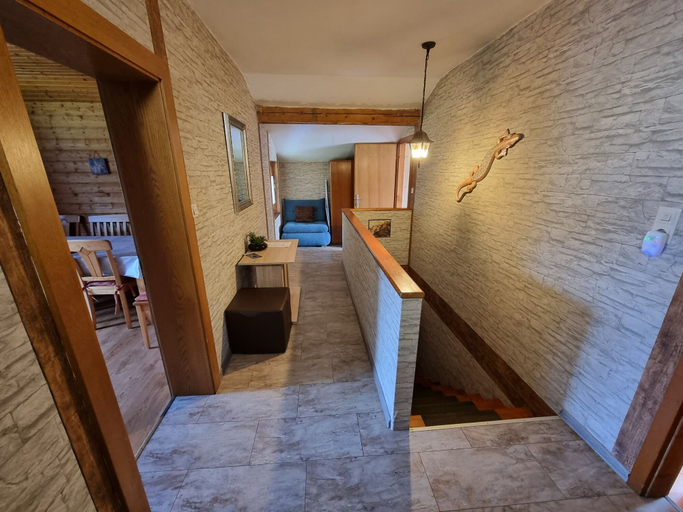 Others 5, Apia House, Zell am See