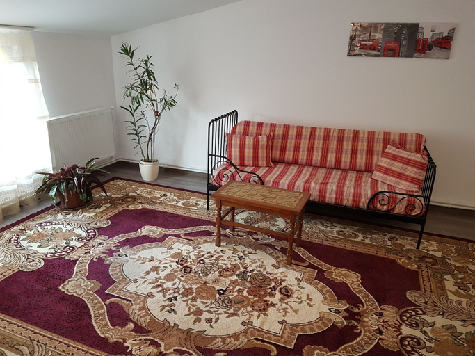 Others 5, Rent Holding, Iasi