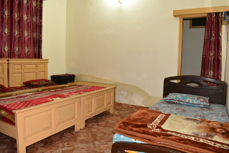 Bedroom 5, Snow Land Hotel Kaghan, Hazara