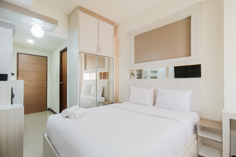 Bedroom 3, Comfort Stay Studio at Vida View Makassar Apartment By Travelio, Makassar