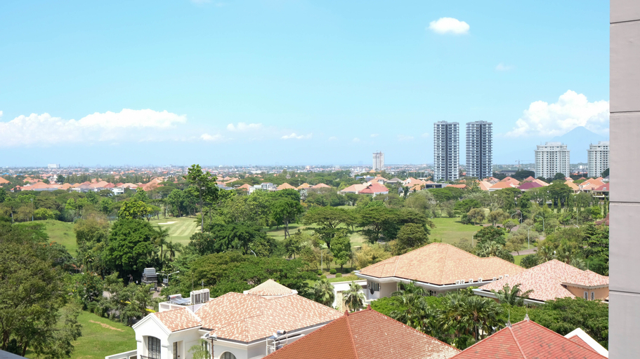 Exterior & Views, Relaxing with Golf View 2BR Apartment at Puncak Bukit Golf Surabaya By Travelio, Surabaya