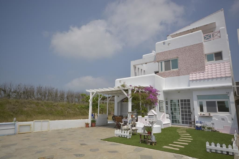 Exterior & Views 2, Minami Kaze Homestay, Penghu