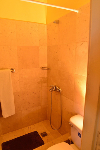 Bathroom 3, Familia Campa Mayelin, Centro Habana