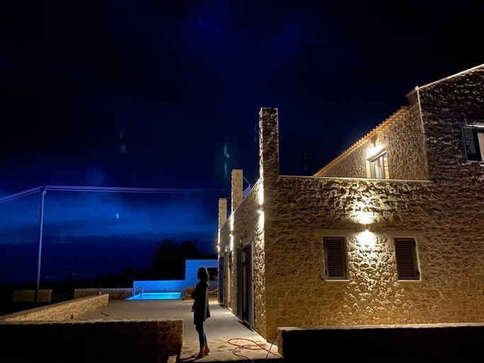 Exterior & Views 2, Lovely 3-bed Villa. Private Pool in Agios Nikolaos, Peloponnese