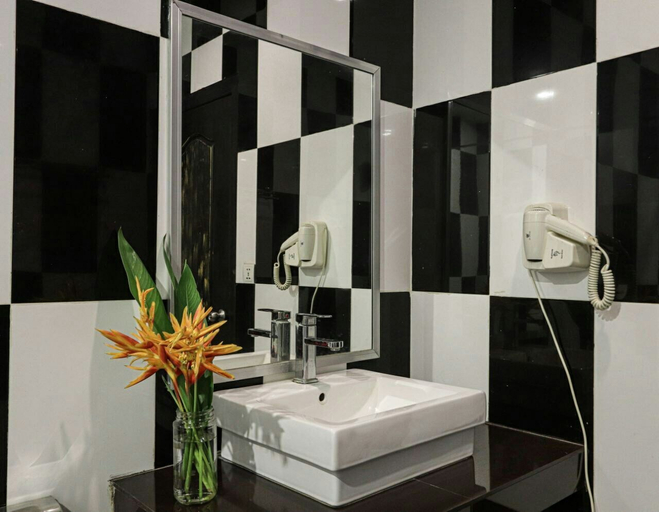 Bathroom 5, Tan Sokchea Boutique, Siem Reap