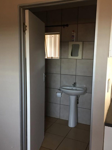 Bathroom 3, African Kingdom Guest House, Ekurhuleni