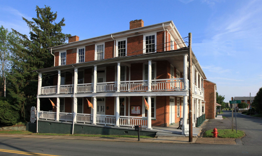 Exterior & Views 1, Lafayette Inn, Greene