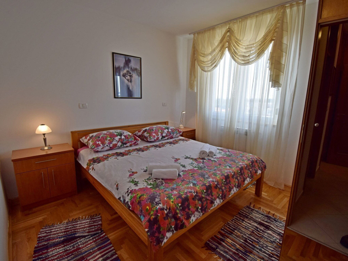 Bedroom 5, Spacious Apartment in Zadar With Balcony, Zadar