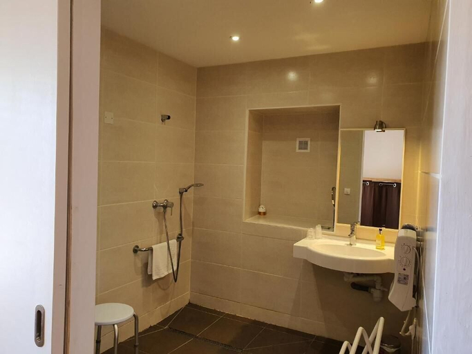 Bathroom 4, Logis Hotel Restaurant L'Escarbille, Ardèche
