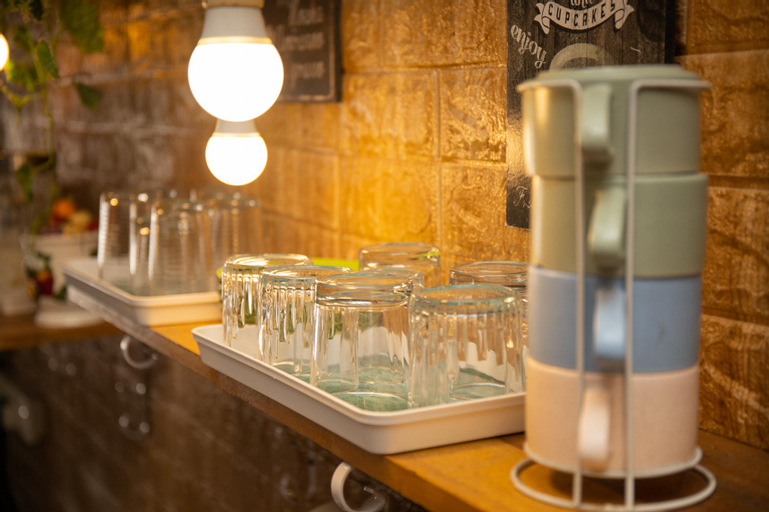 Food & Drinks 5, Escape Backpackers Kk, Kota Kinabalu