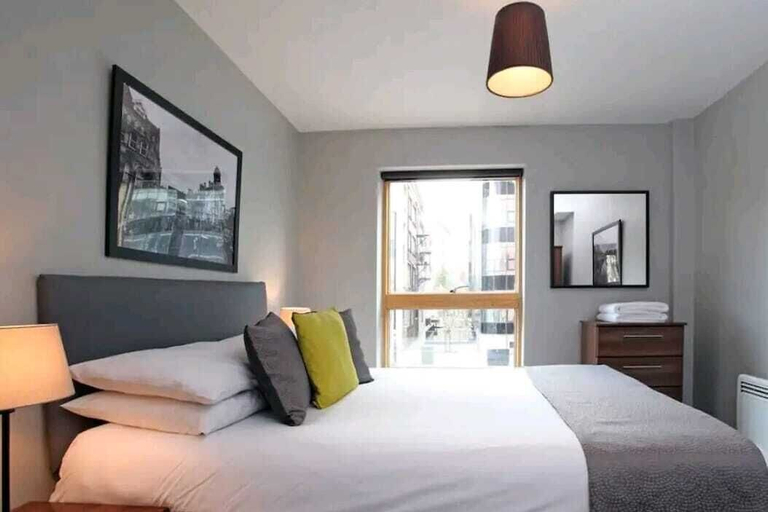 Others 4, 2 Bed Apartment Sleeps 4 With Free Parking, Manchester