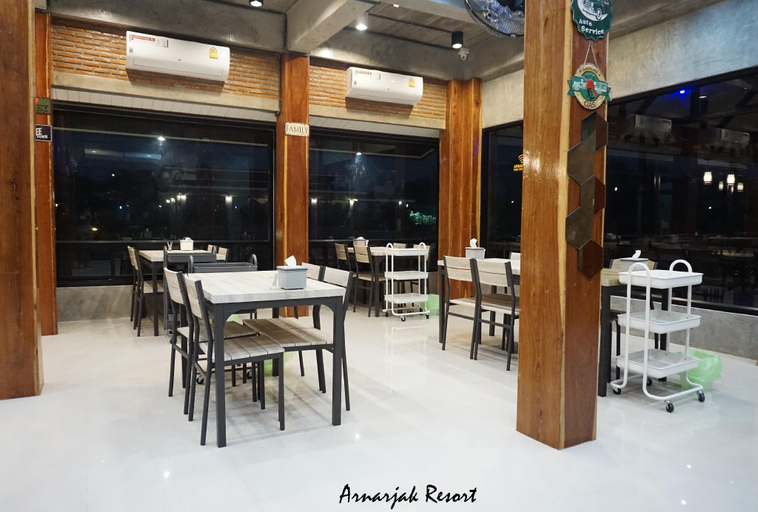 Food & Drinks 5, Arnarjak Resort, Akat Amnuai