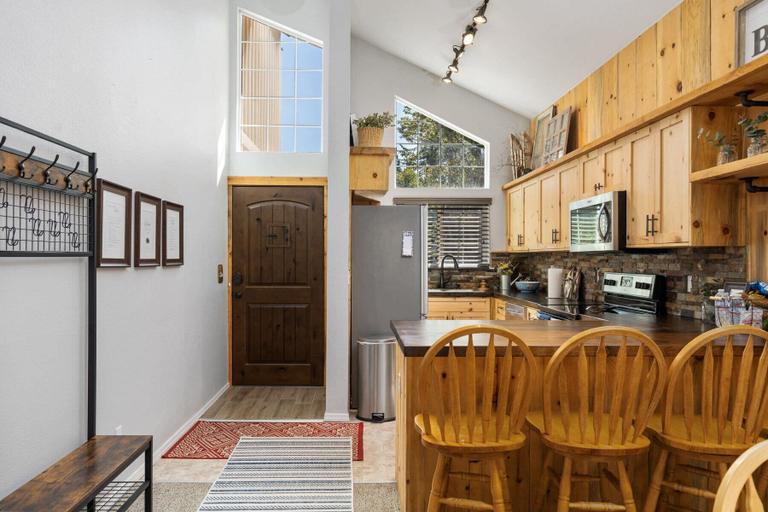 Others 5, Silverstone Cabin, Fresno