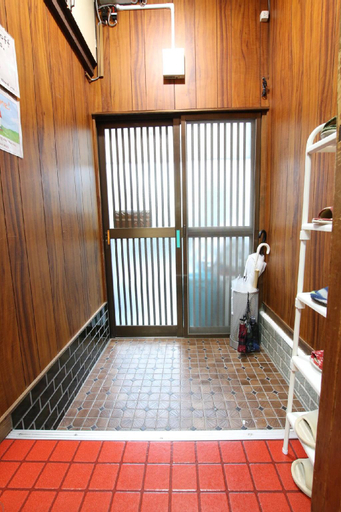 Namba by tran 10mins .Near stn.  3 bedrooms.2-6ppl, Osaka
