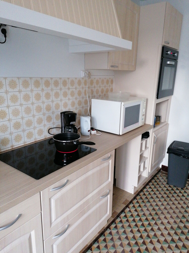 Others 4, Chambre parquet flottant, Sarthe