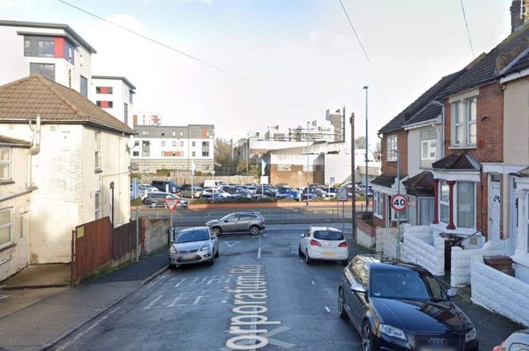 Others 3, Gilling Villa Remarkable 4-bed House in Gillingham, Medway