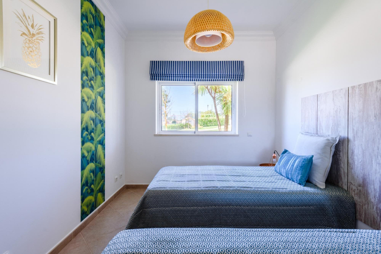 Room 3, Boavista Golf Resort Apartment, Lagos