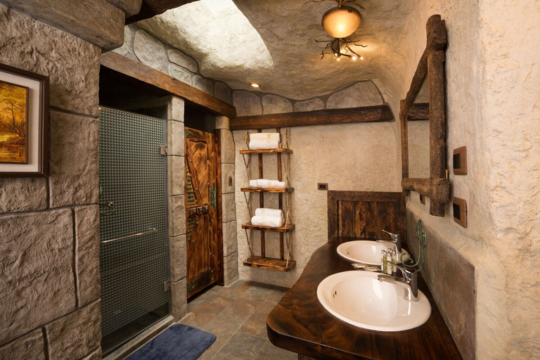 Bathroom 4, Estancia San Juan, Cuenca