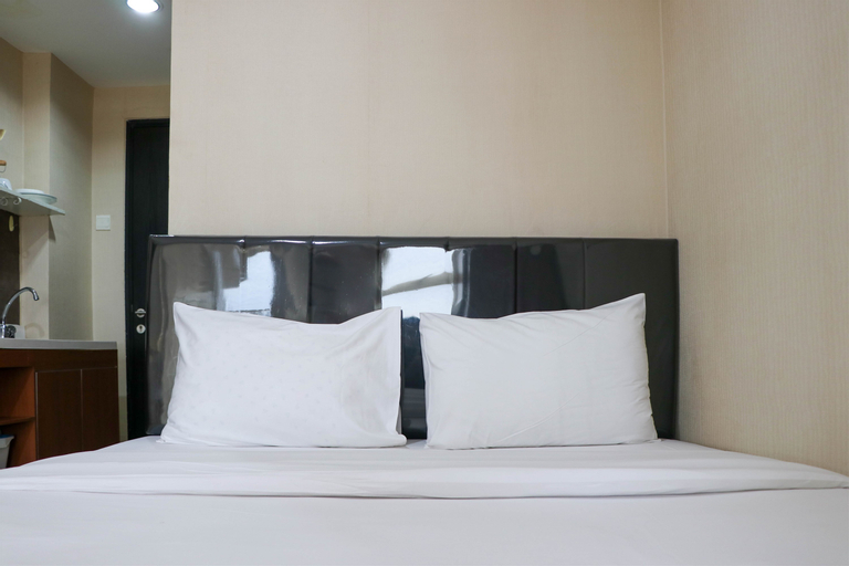 Comfort and Minimalist Studio at Belmont Residence Puri Apartment By Travelio, West Jakarta